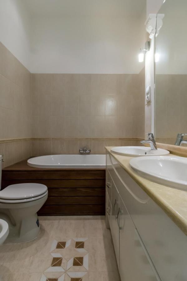 Spacious Riverside Residency - Magnificent View Budapest Esterno foto
